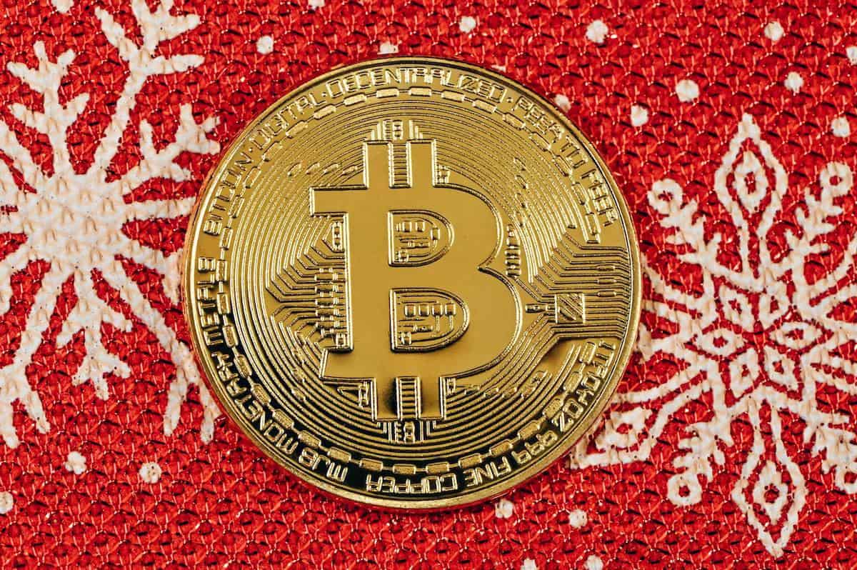 Veel Bitcoin beleggers beschermen zich tegen nog lagere prijzen in de aanloop naar het nieuwe jaar, hoe doen ze dit?